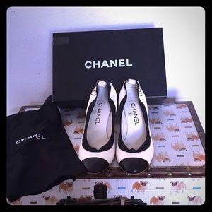 Chanel white & Black pumps